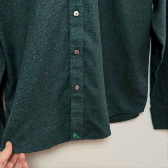 UNTUCK IT | Men's Dark Green Wrinkle-Free Veneto Button Down Cotton Shirt - Picture 5 of 6